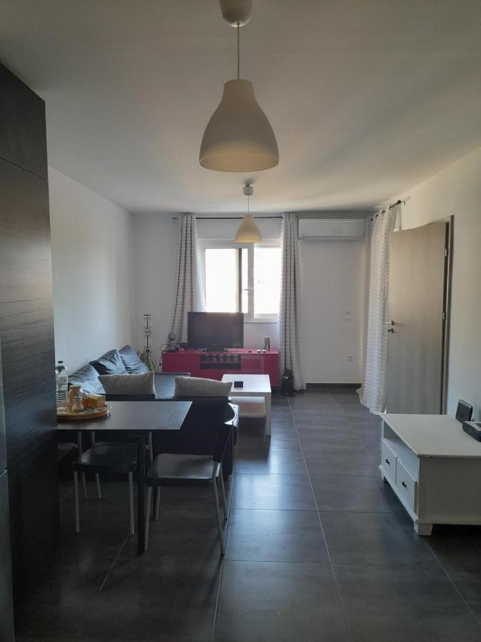 Bright Floor Apartment! Apartment